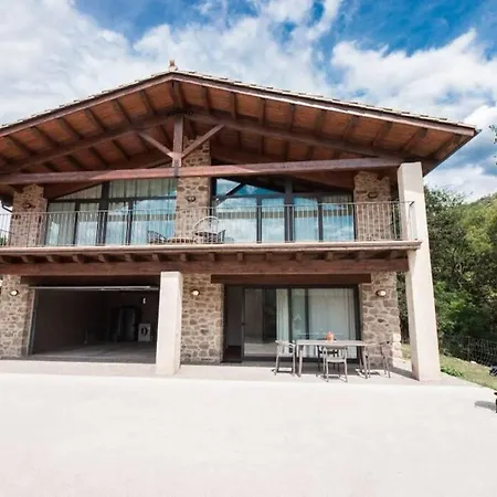 La Cabanya Planella Holiday home *