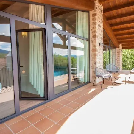 Сasa de vacaciones La Cabanya Planella La Vall de Bianya
